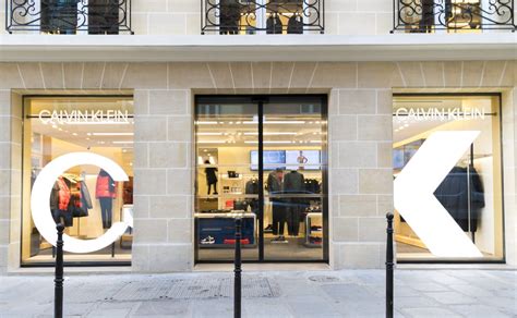 Vlajkový obchod Calvin Klein na Champs-Élysées v Paríži