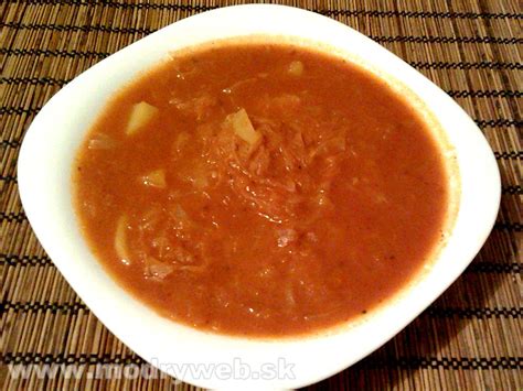 Misa s hotovou polievkou z pekingskej kapusty