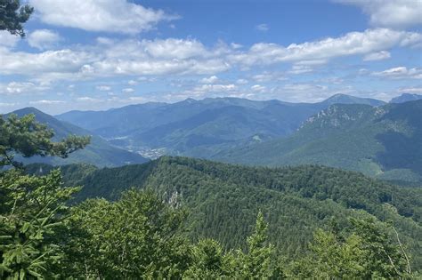 Výhľad z vyhliadky Krakonoš na Kozích Chrbtoch