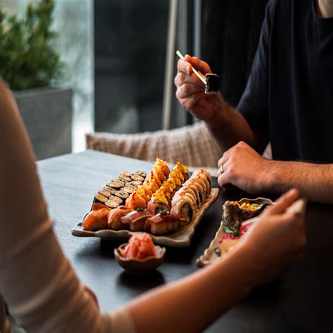 Ilustračná fotografia rôznych druhov sushi