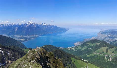 Pohľad na Evian-les-Bains a Ženevské jazero