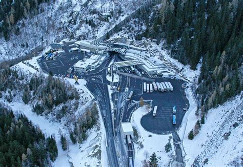 Cesta minerálnej vody Evian pod Alpami
