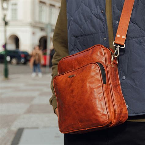Pánska hnedá kožená crossbody taška Bagind