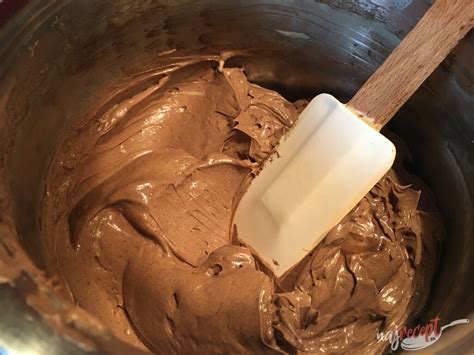 Roztápanie čokolády vo vodnom kúpeli