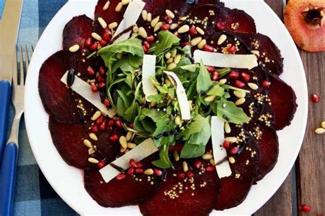 Carpaccio z červenej repy s kozím syrom