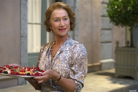 Helen Mirren ako Madame Mallory v elegantnej reštaurácii