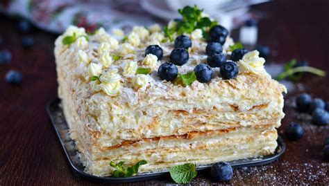 Slávnostná torta z lístkového cesta s krémom