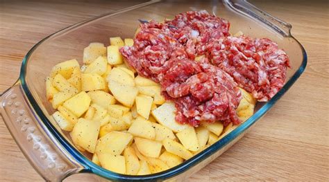 Ingrediencie na prípravu omáčky s mletým mäsom