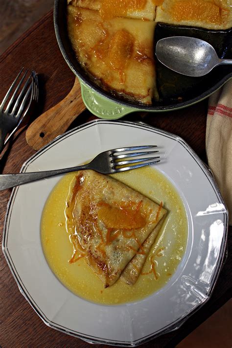 Flambované Crêpes Suzette s pomarančom v panvici