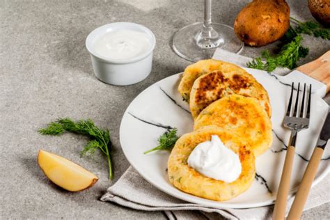 Fotografia špeclí so syrom a cibuľkou