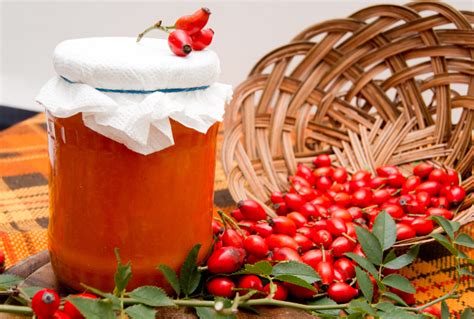 Rôzne šípkové produkty (džem, čaj, sirup)