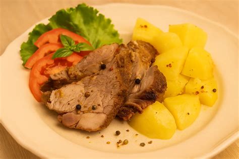 Pečené jelenie pliecko s prílohou