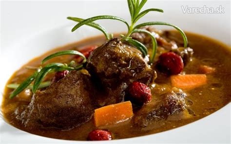 Jelenie mäso s brusnicami a omáčkou