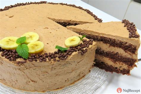 Vrstvená čokoládová torta s jemným krémom