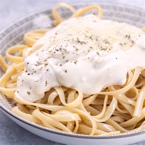 Krémová ricottová omáčka s parmezánom a citrónovou kôrou