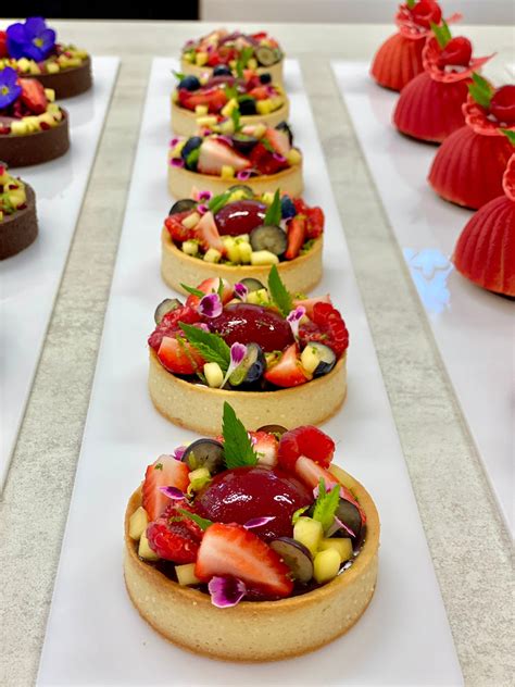 Fotografia hotových, ozdobených bezlepkových tartaletiek