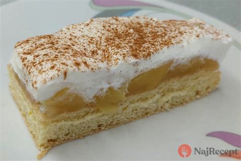 Luxusné jablkové rezy s tvarohovou šľahačkou