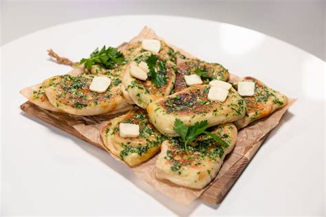 Plnené pizza langoše na panvici