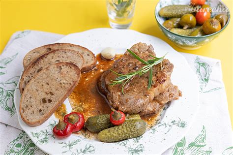 Krkovička na pive a horčici s pučenými zemiakmi