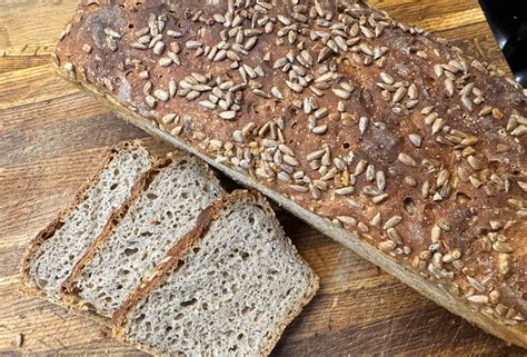 Čerstvo upečený špaldový chlieb