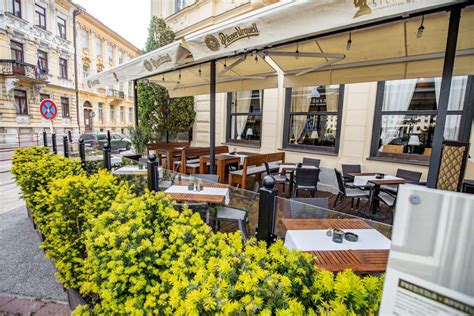 Exteriér reštaurácie Štefánka by Pulitzer s výhľadom na Prezidentský palác