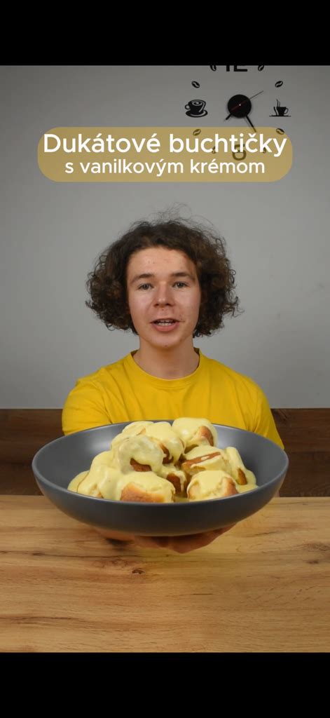Ingrediencie na knedľu: múka, droždie, mlieko, vajce, soľ, cukor, maslo