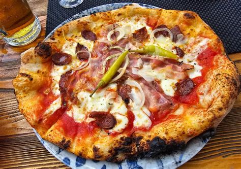 Rozmanité prílohy na pizzu