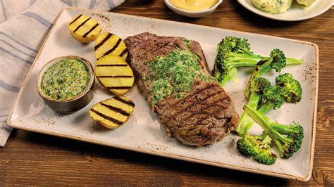 grilovaný steak s mriežkou