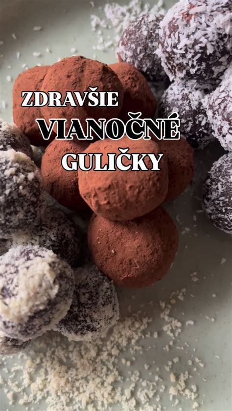 Taniere s hotovými piškótovými guľkami obalenými v rôznych posypoch - kokose, orechoch a kakau