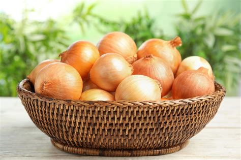 Cibuľa prekrojená na polovicu