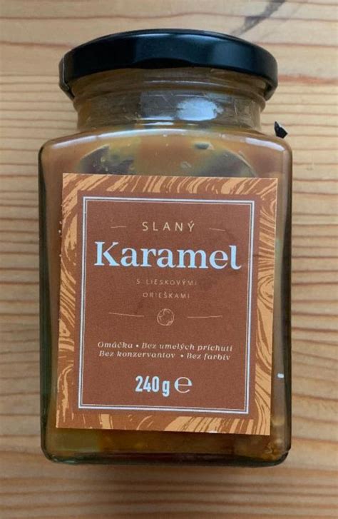 Karamel s lieskovými orieškami v hrnci