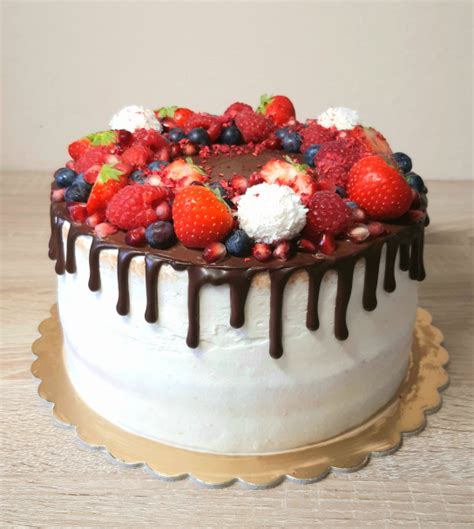 Ovocná torta s rôznym ovocím