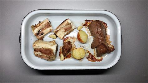 Pečené hovädzie kosti pripravené na vývar