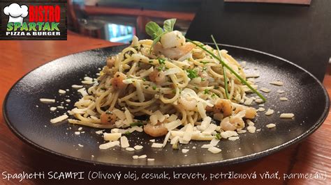 Surové špagety, konzervovaný tuniak, cesnak a petržlenová vňať