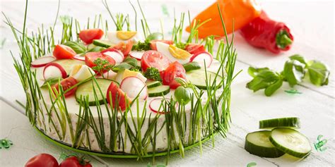 Jarná slaná torta s bylinkami a zeleninou