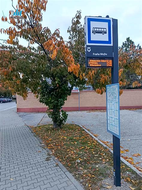 Atmosféra v útulnom interiéri pizzerie na Mostnej ulici