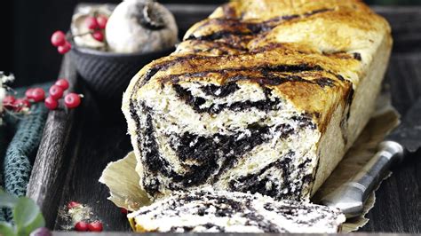 Kysnutá maková babka s marcipánom