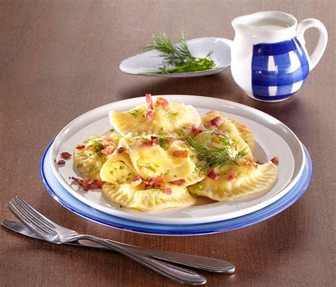 Hotové bryndzové pirohy s kôprom a slaninou