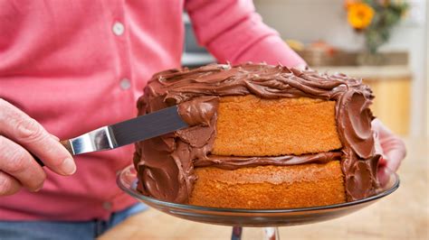 Zdobenie torty kvetmi