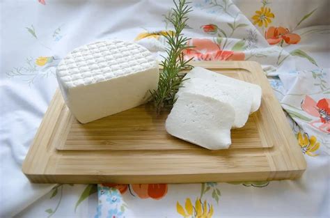 Domáci syr Paneer s citrónovou šťavou