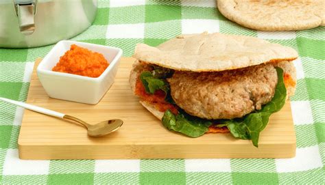Morčací burger s pita chlebom a ajvarom