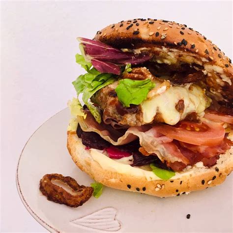 Hamburger s cibuľovým džemom