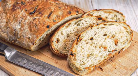 Ingrediencie na domáci cibuľový chlieb