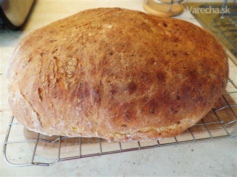 Ingrediencie na zemiakový chlieb