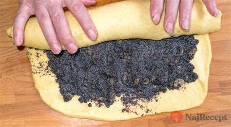 Marcipán a maková plnka