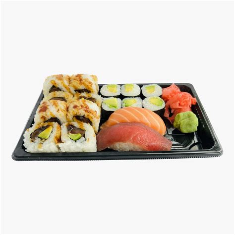 čerstvo pripravené sushi sety na podnose