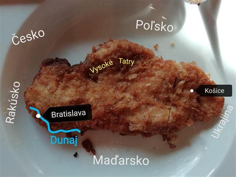 Slovenský gazdovský rezeň na tanieri s prílohou