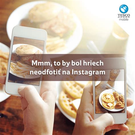 Osoba vyberajúca jedlo z menu na mobile