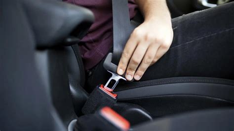 Znaky bezpečnostných noriem na autosedačkách