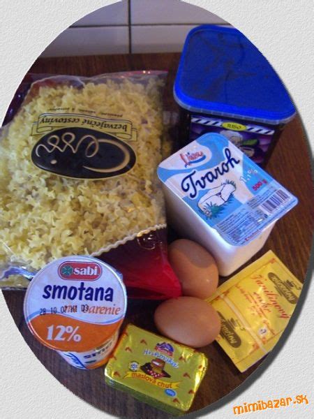 Surovinami na sladké zapekané cestoviny: cestoviny, vajcia, maslo, cukor, lekvár